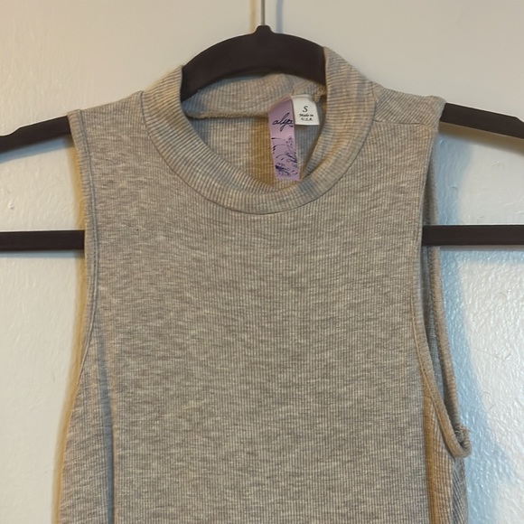Alya Sleeveless Top - Picture 2 of 5